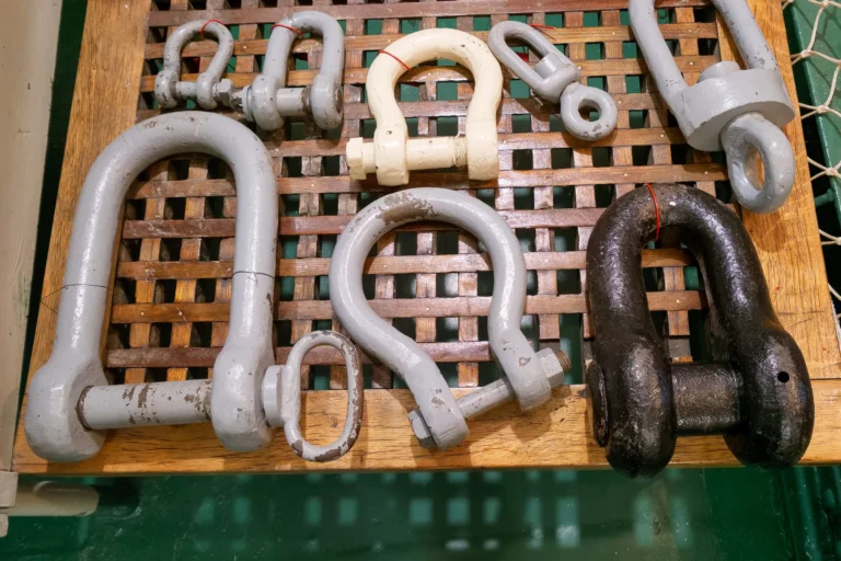 Soft shackle vs D-Ring | Which is Better for Offroading?